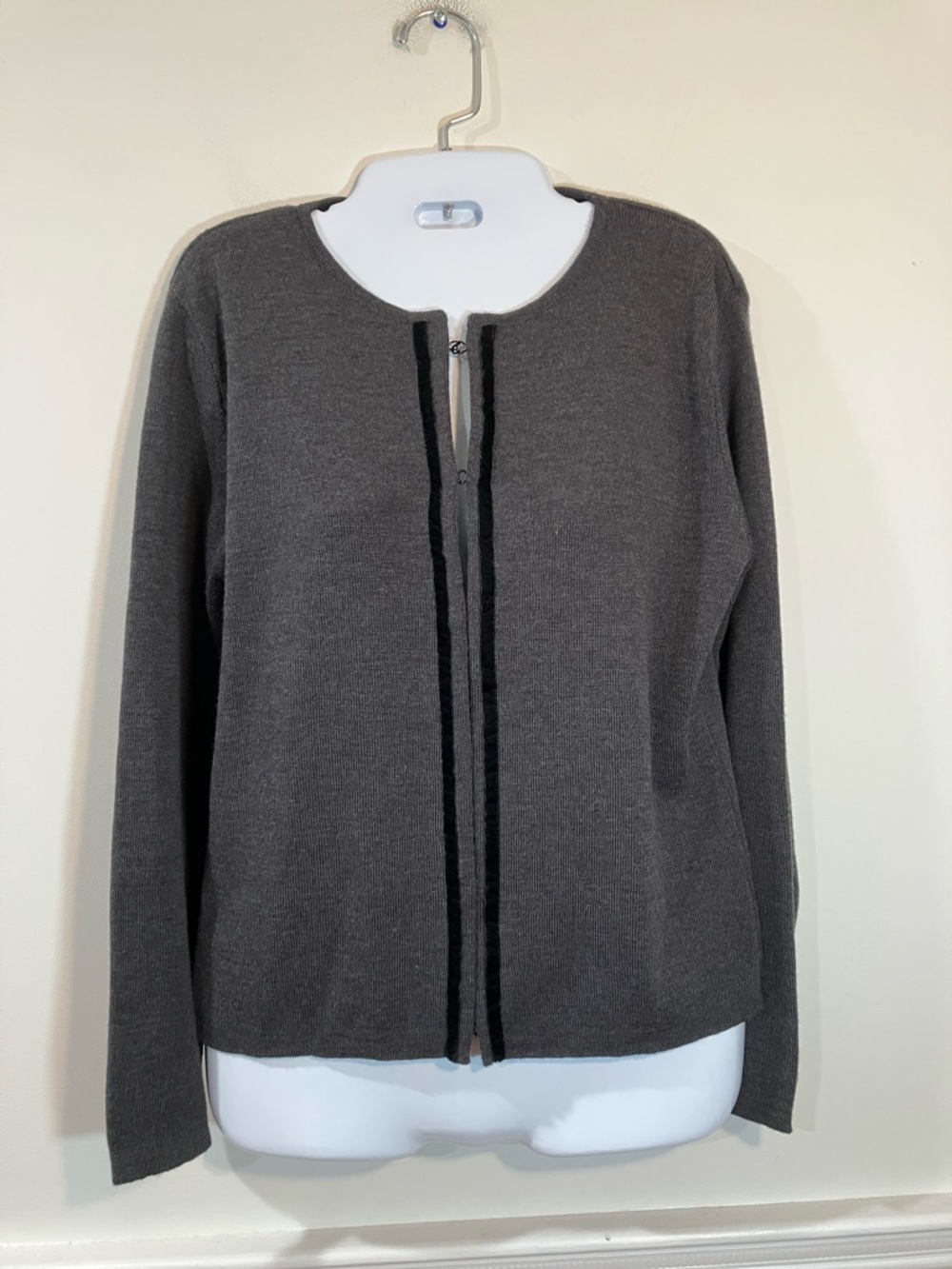 Cherry Lewis England Classic Gray Knit Cardigan with Black Velvet Trim M